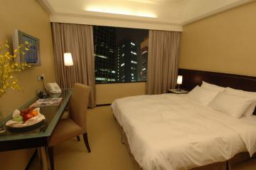 Empire Hotel Rooms title=